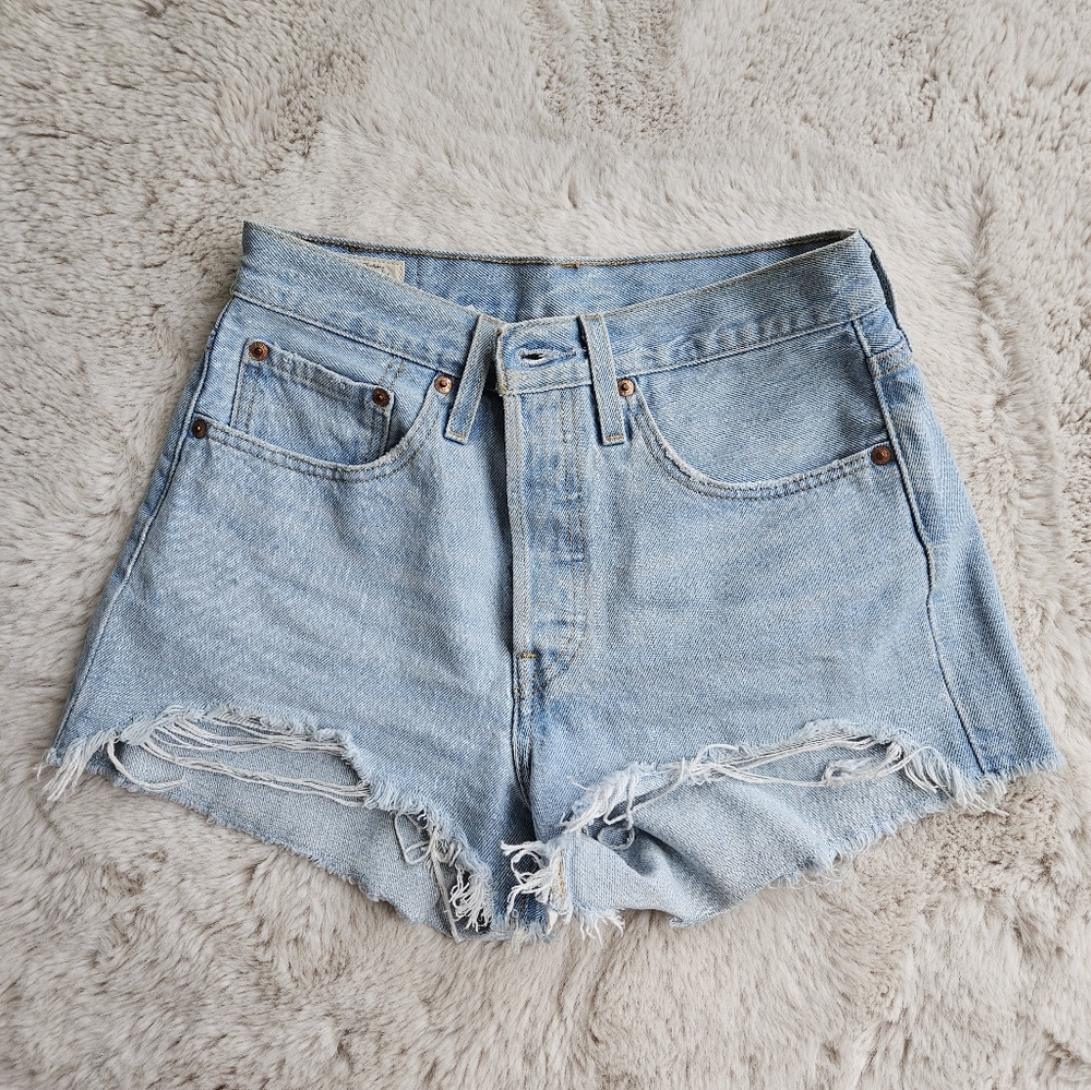 Levi | 501 Shorts - Light Wash - 26